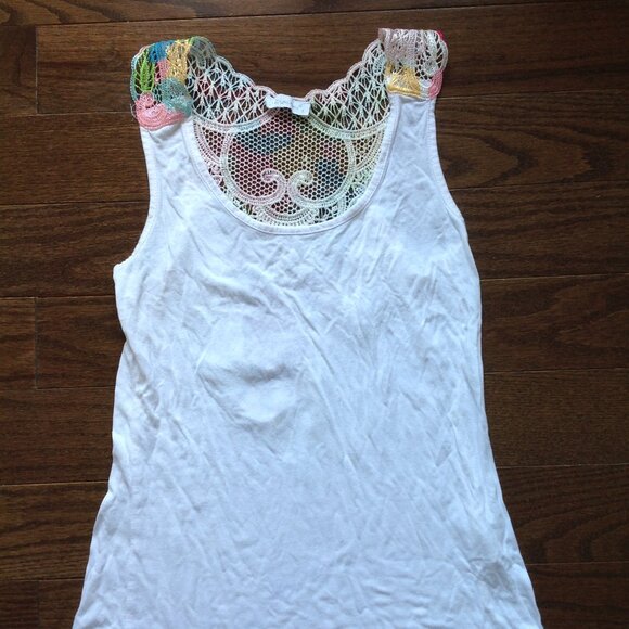 White tank with embroidered back - Picture 1 of 2